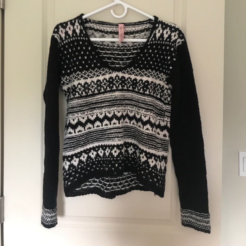 Black Aeropostale sweater